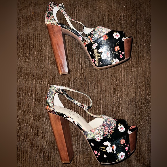 Jessica Simpson Floral Print T-Strap Platform Dress Sandal - Picture 6 of 6